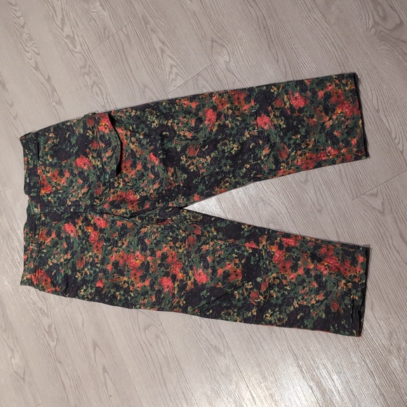 Great Condition BODEGA x 18 EAST CAMO pants Size Large